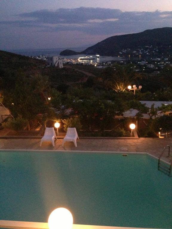Kymothoi Rooms & Pool Bar กาวริยอน ภายนอก รูปภาพ