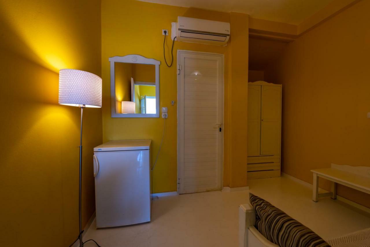 Kymothoi Rooms & Pool Bar กาวริยอน ภายนอก รูปภาพ