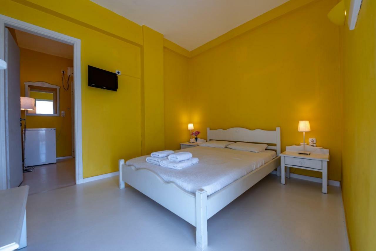 Kymothoi Rooms & Pool Bar กาวริยอน ภายนอก รูปภาพ
